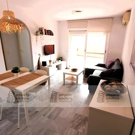 Apartamento - A 600m De La Playa De La Carihuela - Terraza Soleada - Piscina - Parking Gratis *